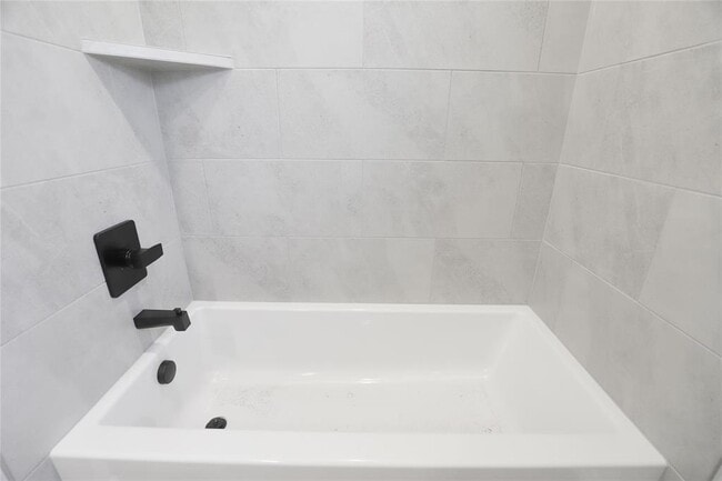 Building Photo - 8201 Mountain Oak Dr