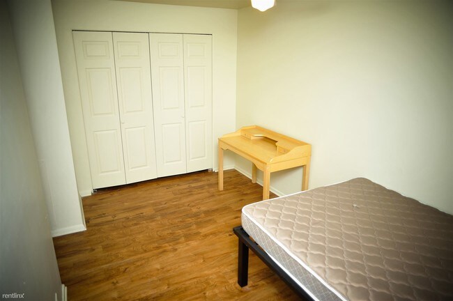 Building Photo - 1 br, 1 bath Apartment - 607 Hill St 2