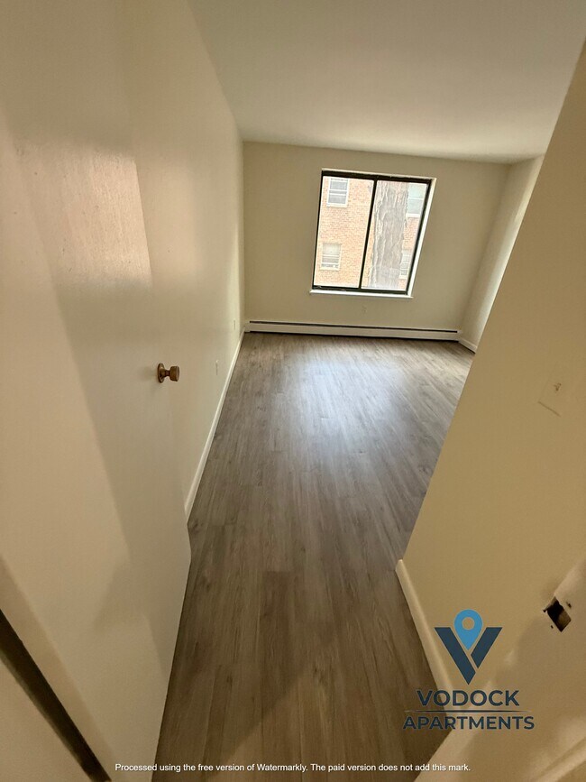 Building Photo - 16 Niles St