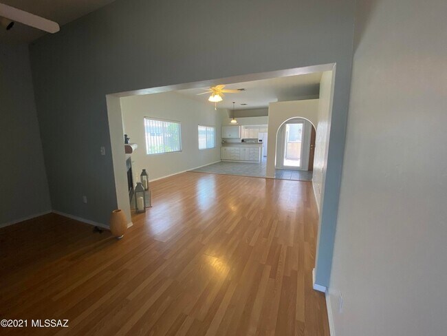 Building Photo - 3911 N Vine Tree Pl