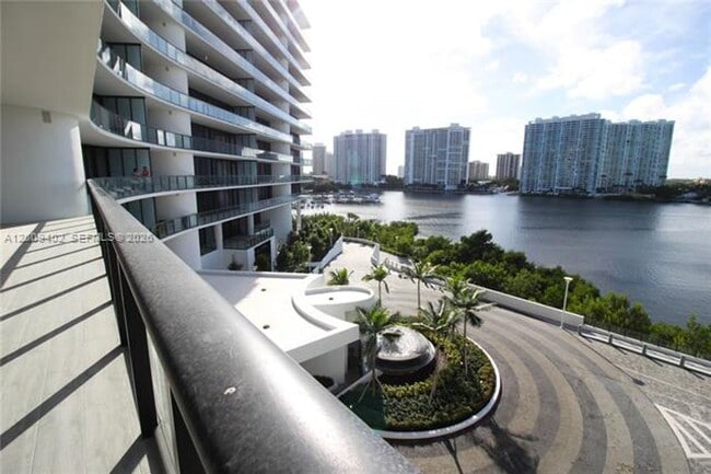 Building Photo - 5000 Island Estates Dr