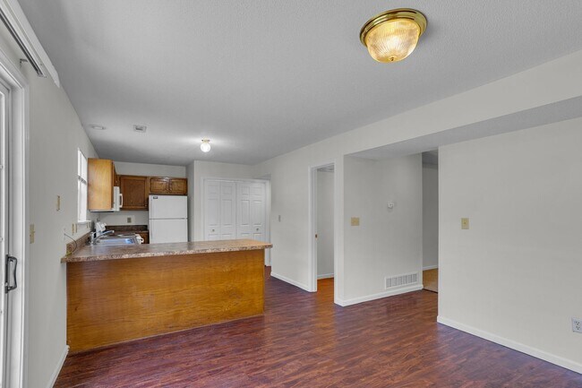 Building Photo - 4401-4403-4403 Cheryl Ct