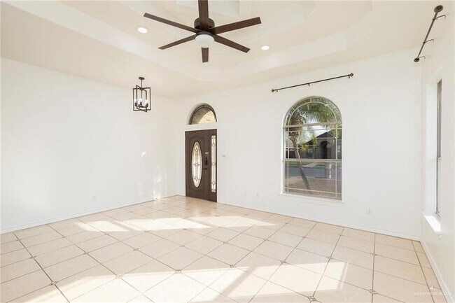 Building Photo - 22 Miranda Ln