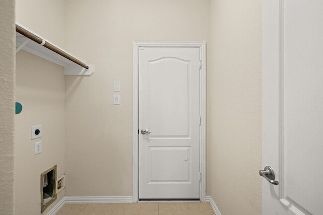 Building Photo - 135 San Bernard Dr