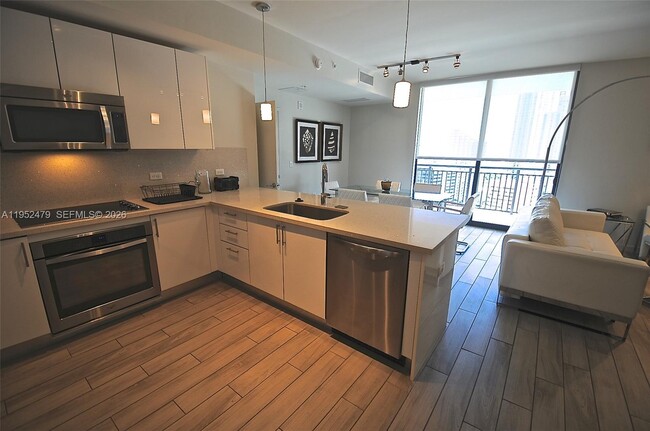 Building Photo - 999 SW 1st Ave