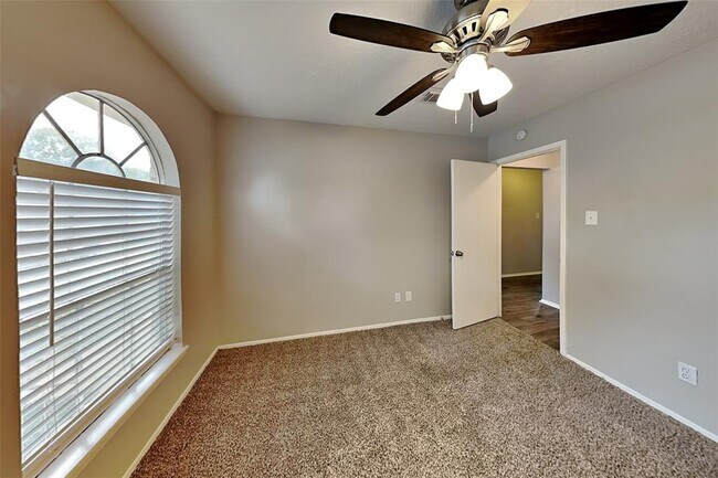 Building Photo - 9434 Chartermoss Cir