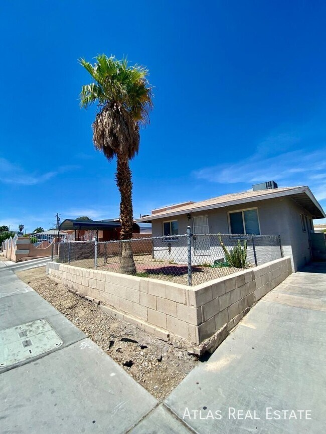 Building Photo - 1641 Stewart Ave
