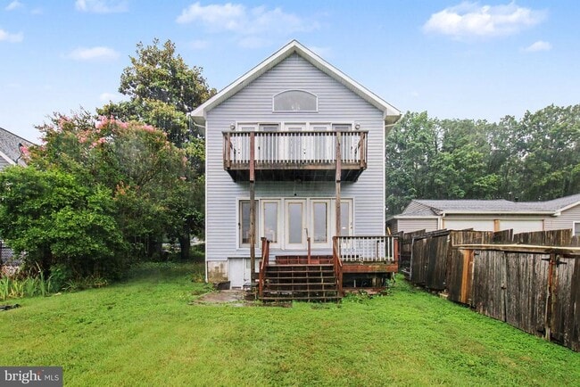 Building Photo - 1702 Oakfield Ave