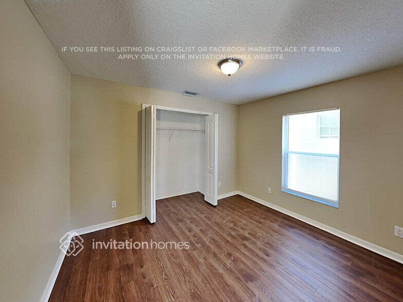 Building Photo - 11439 Village Brook Dr