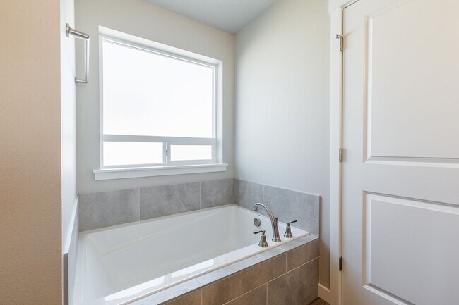 Building Photo - Perfect location for a 4 bed 2 bath with a...