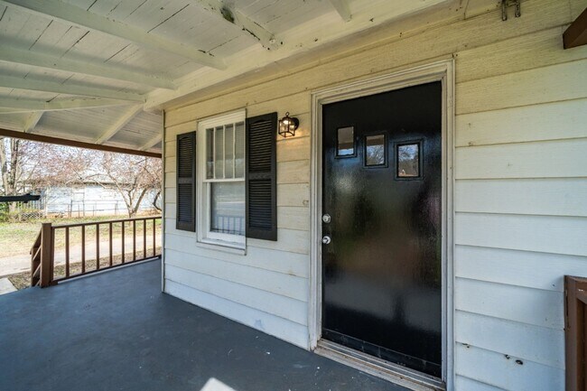 Building Photo - Charming & Fully Renovated Home – Act Fast!