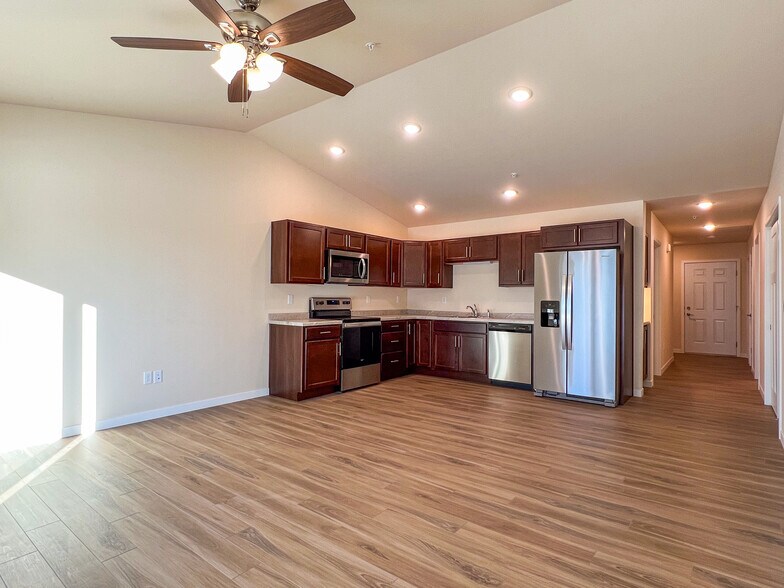 Building Photo - SCS SUNSET ESTATES
