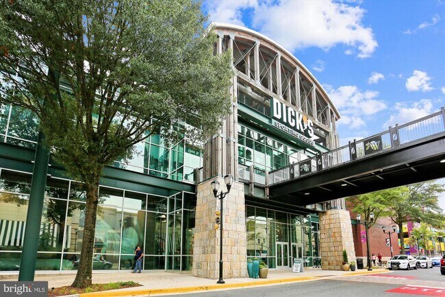 Building Photo - 909 Rockwell Ave