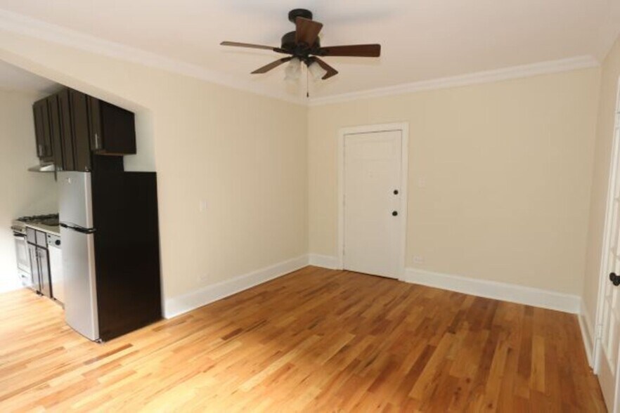 Building Photo - 4731 N Hermitage Ave