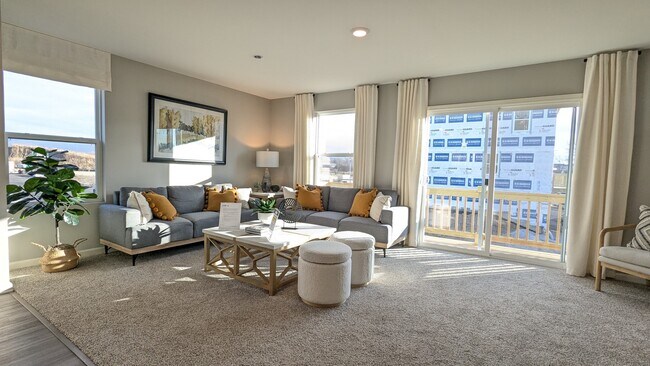 Building Photo - 1392 Foxglove Dr