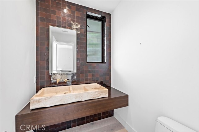 Building Photo - 2340 Crestview Dr