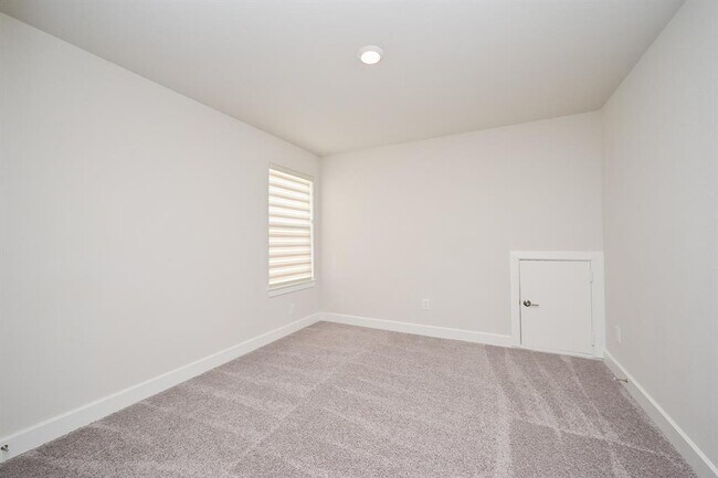 Building Photo - 21827 Erskine Peaks Pl