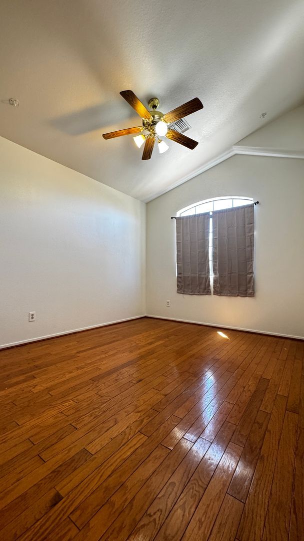 Building Photo - Eastside (Broadway and Houghton) 4 bedroom...
