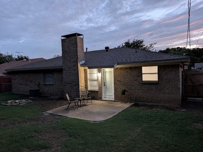 Building Photo - 6916 Bennington Dr