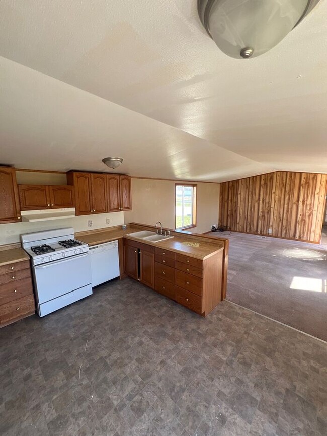 Building Photo - Mobile Home For Rent / Rent to Own