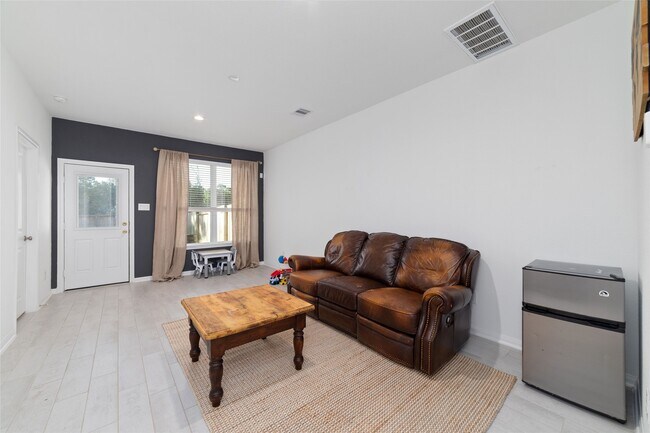 Building Photo - 331 E Coralburst Lp