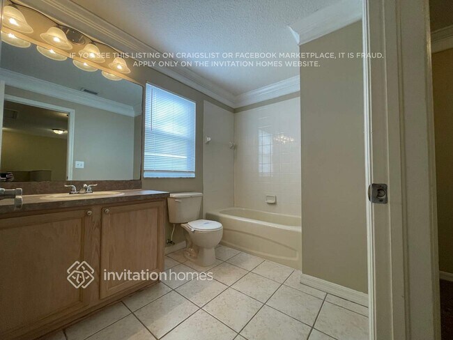 Building Photo - 18221 Sandy Pointe Dr