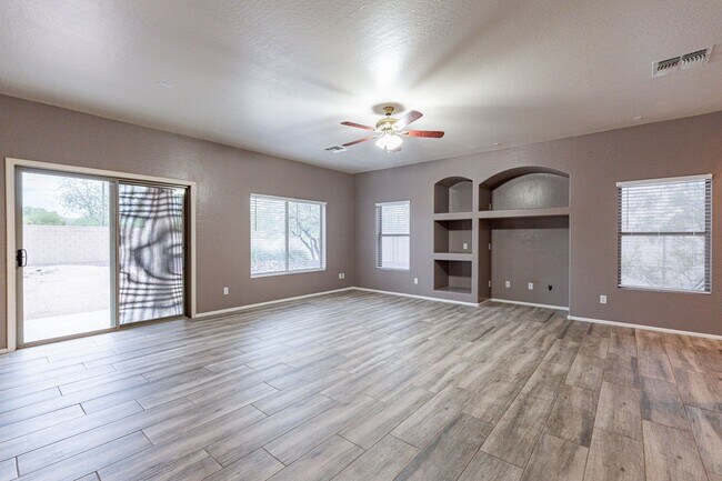 Building Photo - Three Beds & 2.5 Baths - Move Right In!