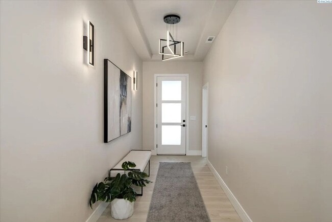 Building Photo - Modern 4-Bedroom Home in Desirable Richland