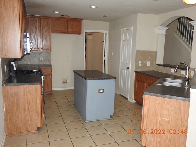 Building Photo - 24227 Silversmith Ln