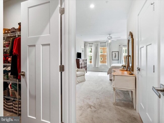 Building Photo - 5940 Etterbeek St