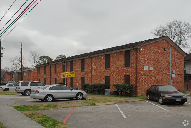 Building Photo - Royal North Apartments