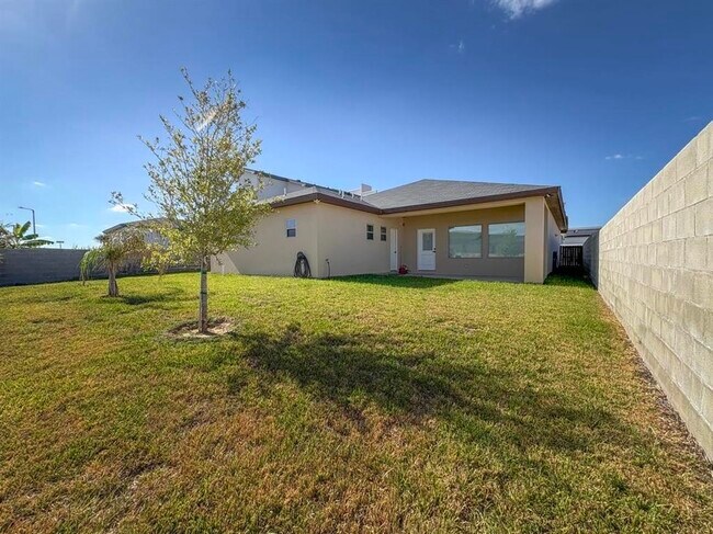 Building Photo - 303 Placido Dr