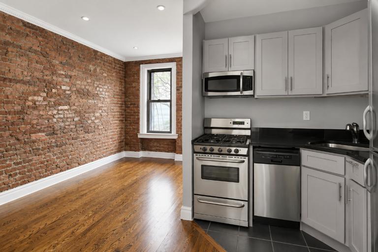 Building Photo - 416 E 13th St