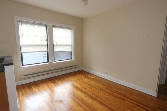 Building Photo - 667 W Cornelia Ave