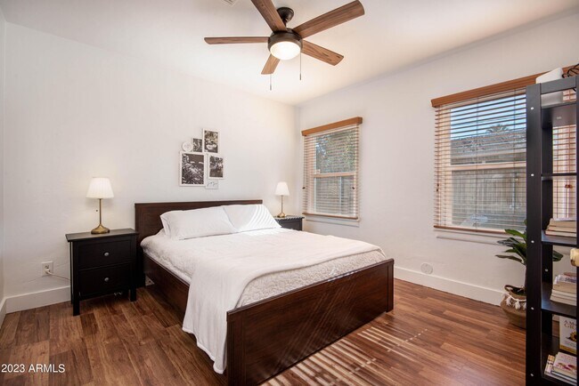 Building Photo - 1301 W Glenrosa Ave