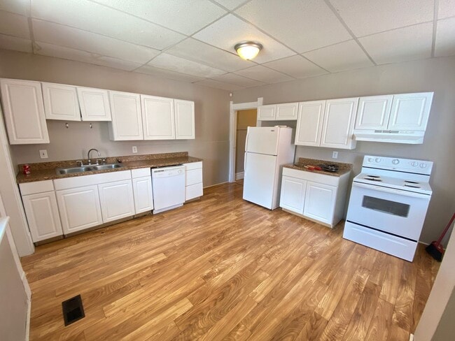 Building Photo - Hunter Ave 1438-1440 MLR