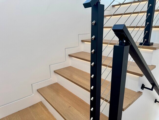 Building Photo - 22 Parker St