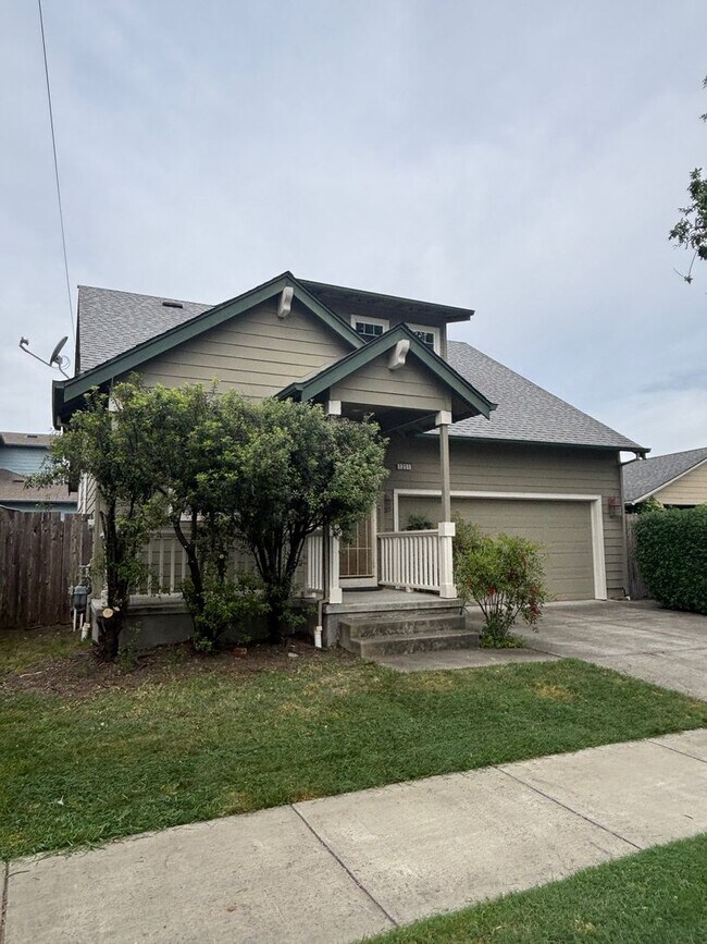 Building Photo - 3 Bedroom 2.5 Bathroom Single Family Home located in Northwest Santa Rosa
