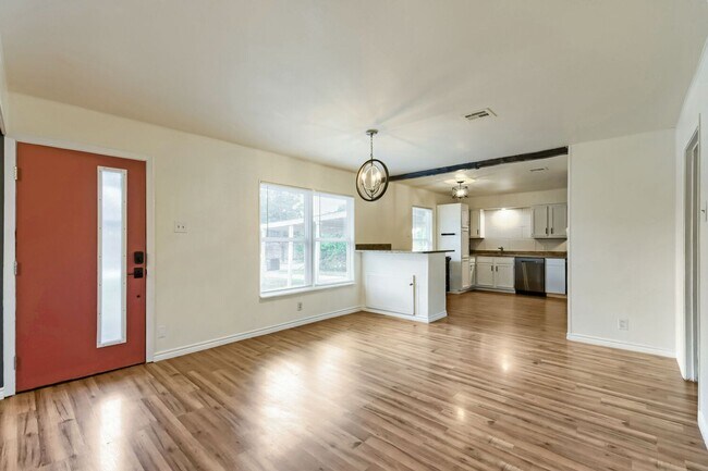 Building Photo - 8106 Windlake Dr