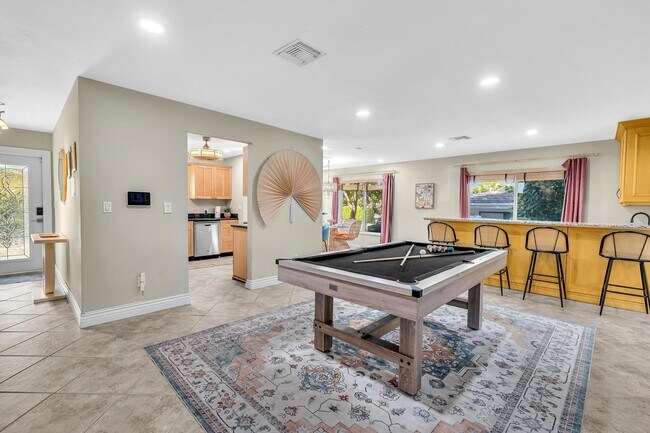 Building Photo - 3450 NE 19th Ave