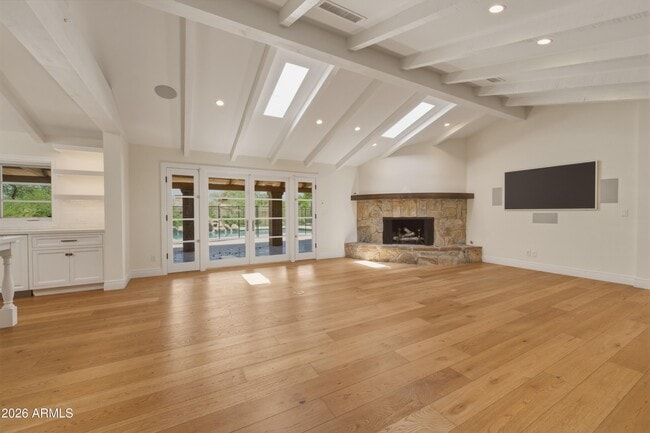 Building Photo - 5136 E Roadrunner Rd
