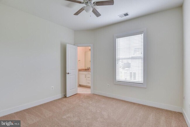 Building Photo - 6665 Fayette St