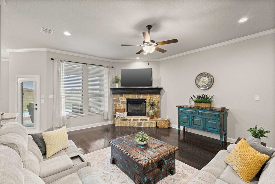 Building Photo - 206 S Meadow Dr