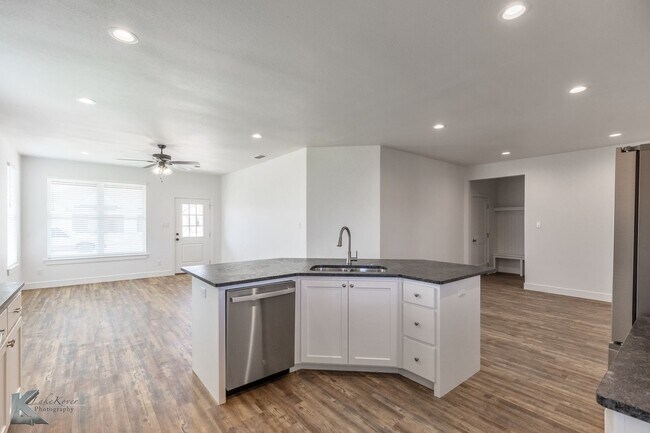 Building Photo - NEWER CONSTRUCTION! 3 bedroom, 2 bath, 2 car garage