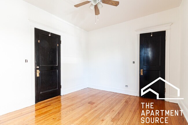 Building Photo - 900 W Belle Plaine Ave