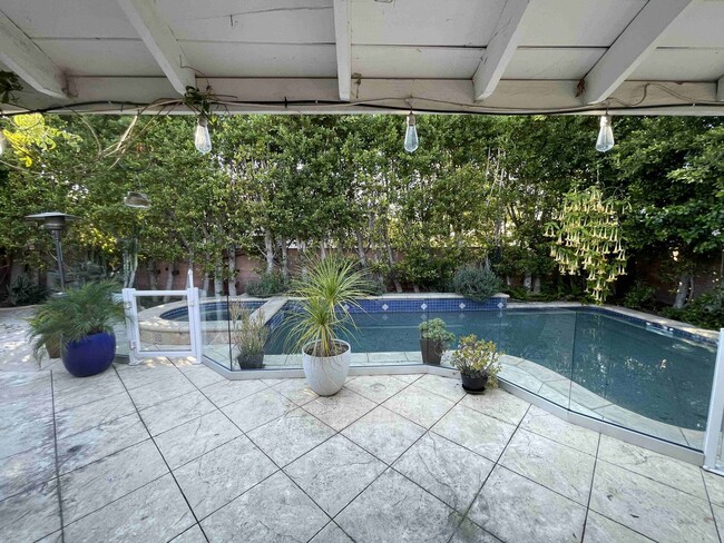 Building Photo - UPGRADED SMART HOME IN PRESTIGIOUS ENCINO VILLAGE!