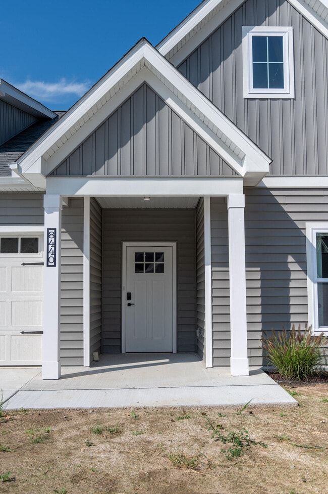 Building Photo - 8456 Oak Shade Cir