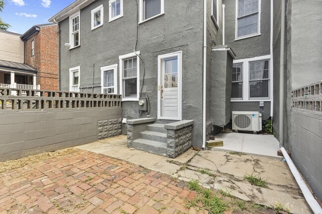 Building Photo - Historic Downtown Annapolis 3 Bedroom w/ P...