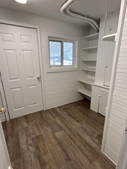 Building Photo - 800 6th Ave N