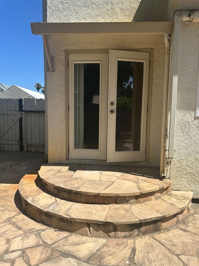 Building Photo - 4 Bedrom 2.5 baths Beauty